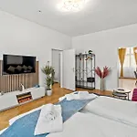 Zentrale, Stilvolle Und Gemuetliche Wohnung