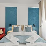 Zentrale, Stilvolle Und Gemuetliche Wohnung