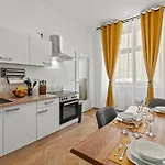 Zentrale, Stilvolle Und Gemuetliche Wohnung