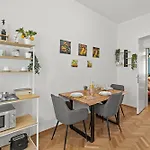 Zentrale, Stilvolle Und Gemuetliche Wohnung