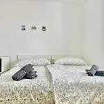 115 M2 Maisonette With Free Parking