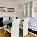 115 M2 Maisonette With Free Parking