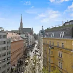Penthouse With Stephen Cathedral View