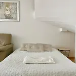 90 M2 Maisonette With Free Parking
