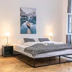 Spacious 2Br Apt -Near Wiener Stadthalle Burggassewiener Well Located