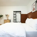 Spacious Studio In Prime Location With Queen Bed