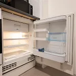 Spacious Studio In Prime Location With Queen Bed