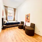 Cozy 9Br Shared Apartment, Only 12Min Walk To Augarten