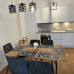 Schoenbrunn Garden Apartments