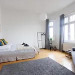 Cozy City Center Apartment