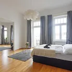 Cozy City Center Apartment