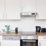 Cozy City Center Apartment