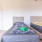 Comfy Rooms In Shared Villa With Terrace And Garden