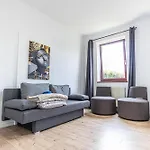Comfy Rooms In Shared Villa With Terrace And Garden