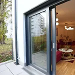 Carl\'S Design Residences By Domicilia Apartments