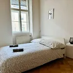110 M2 Sunny & Central Long Term Apartment - Free Parking