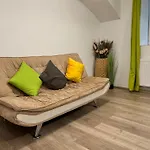 Bright 1Br Apartment In A Convenient Location