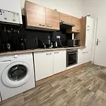 Affordable 3Br Apt Prime Location In Vienna