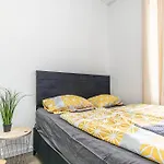 Near Schoenbrunn - Economy Rooms In Shared Apartment At Meidling Train Station