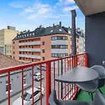 Free Parking I Balcony I 5 Min To Train Station