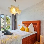 Black Suite - Whirlpool Terrace - Free Parking - Wifi