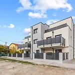 Black Suite - Whirlpool Terrace - Free Parking - Wifi