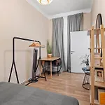 Spacious 2 Bedroom I 2 Minutes To Metro And Train Station