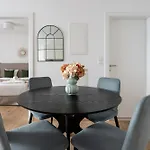 Elegant 1Br Balcony Oasis By Hm