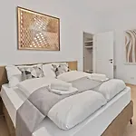 Gt7 Apartments District 9 - Managed By Sky9 Apartments