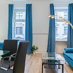 Basic 2Br Apt Perfectly Connected&Well Positioned