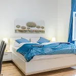 Basic 2Br Apt Perfectly Connected&Well Positioned