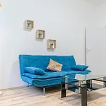 Basic 2Br Apt Perfectly Connected&Well Positioned