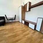 Lovely Shared 3Br Apt Near Bahnhof Meidling