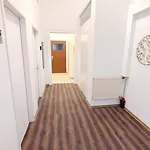 Spacious Rooms - 15 Min From Airport & City Center, 5 Min From Vienna Main-Bus Station Ez 1-9