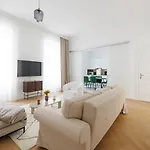 Ultra Spacious 3-Bedroom 3-Bath Steps From Vienna\'S Historic Heart