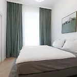 Ultra Spacious 3-Bedroom 3-Bath Steps From Vienna\'S Historic Heart