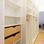 Ultra Spacious 3-Bedroom 3-Bath Steps From Vienna\'S Historic Heart