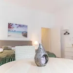 Charming 2Br Apt With Central Location In Vienna