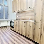 Spacious Rooms - 15 Min From Airport & City Center, 5 Min From Vienna Main-Bus Station Ez 7-8
