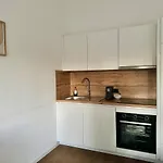 Modern Studio With Free Parking