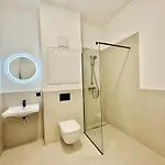 Modern Studio With Free Parking