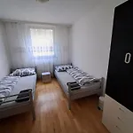 Simple Room 2 Bett Zimmer Mit Gemeinschafts Wc Und Bad