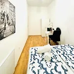 Charming 5Br Shared Apt, Minutes From Atzgersdorf