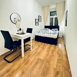 Charming 5Br Shared Apt, Minutes From Atzgersdorf
