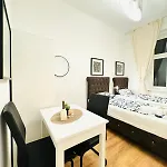 Chic 5Br Apt For 10P, With Direct City Access