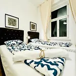 Chic 5Br Apt For 10P, With Direct City Access