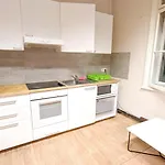 Spacious Apartments For Group Stays - 15 Min From Airport & City Center, 5 Min From Vienna Main-Bus Station