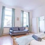 Spacious Shared Apartment Schoenbrunn