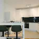Nest Perfect For 2-4 Hip Area And Free Parking
