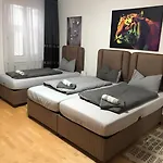 Central 75M² Apartment At Belvedere Palace